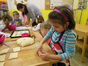 Pečeme koláče ve školce